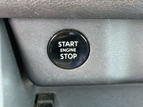 Used 2024 Nissan Rogue SV AWD/4WD image 17