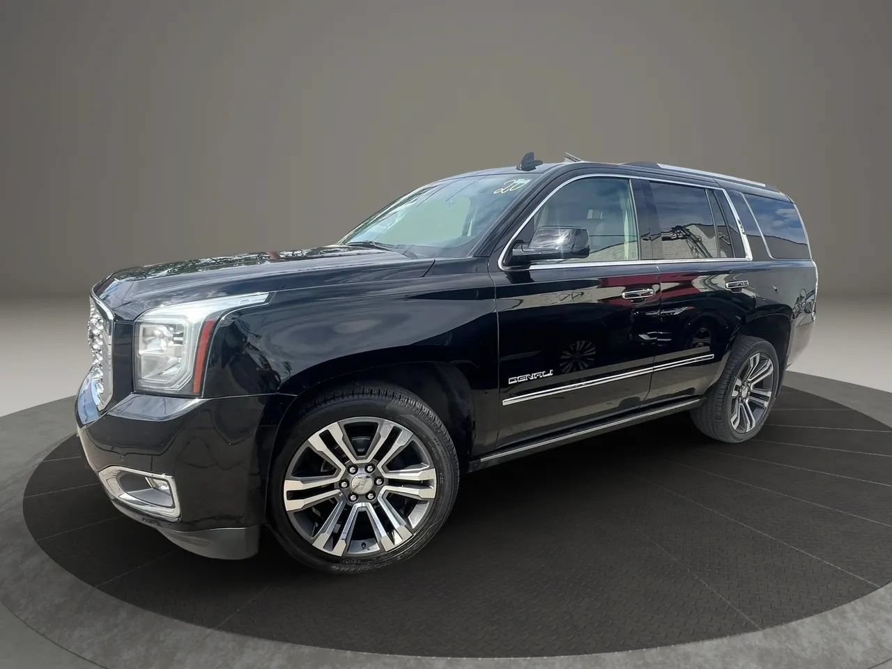 Used 2020 GMC Yukon Denali w/ Denali Premium Package AWD/4WD image 2