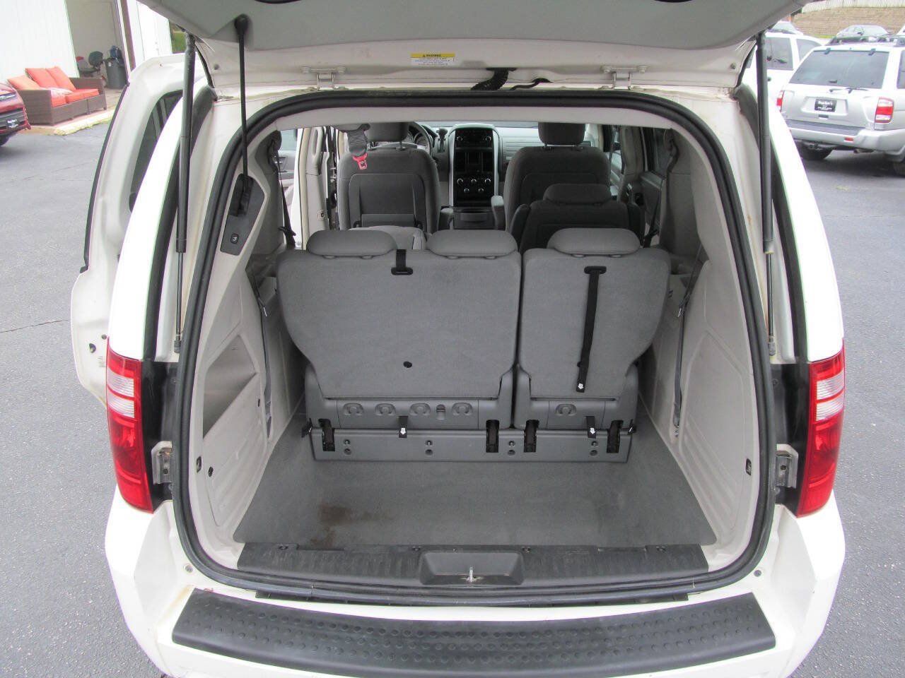 Used 2008 Dodge Grand Caravan SXT FWD image 15