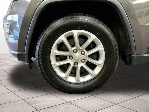 Used 2021 Jeep Grand Cherokee Laredo AWD/4WD image 8