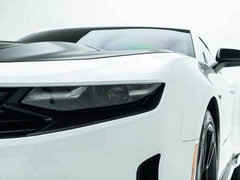 Used 2020 Chevrolet Camaro LT w/ Technology Package RWD image 12