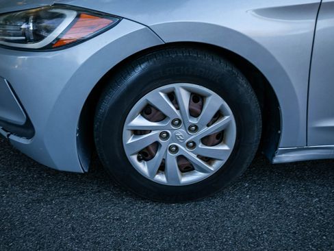 Used 2017 Hyundai Elantra SE FWD image 8