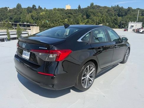 Used 2024 Honda Civic Touring image 3