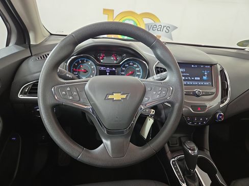 Used 2018 Chevrolet Cruze LT FWD image 14