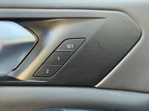 Used 2024 BMW X5 sDrive40i w/ M Sport Package RWD image 18