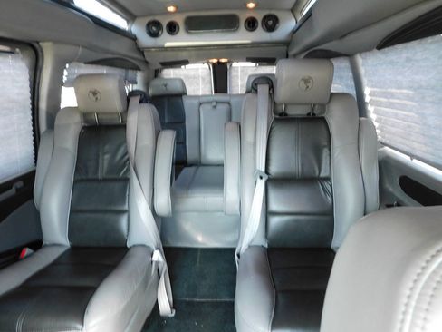 Used 2018 Chevrolet Express 2500 w/ Enhanced Convenience Package RWD image 50