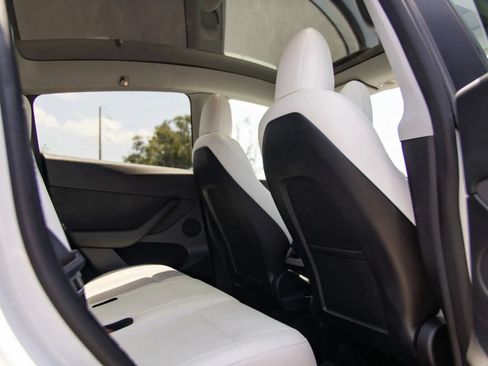 Used 2022 Tesla Model Y Performance AWD/4WD image 26