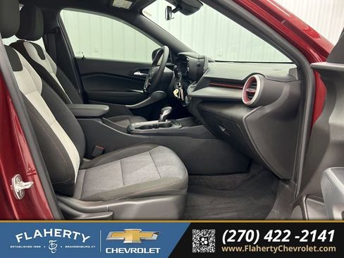 Used 2024 Chevrolet Trax RS w/ Driver Confidence Package FWD image 15