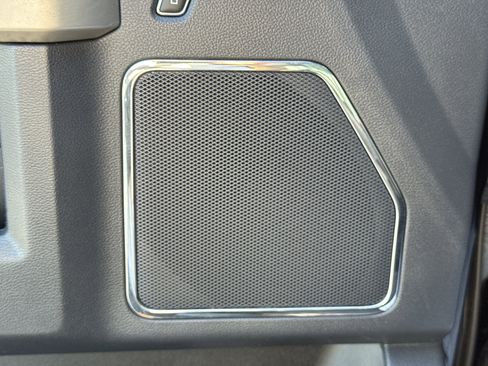 Certified 2022 Ford F250 Lariat w/ Black Appearance Package image 17