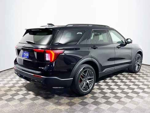 Used 2025 Ford Explorer ST-Line w/ ST-Line Street Pack AWD/4WD image 7