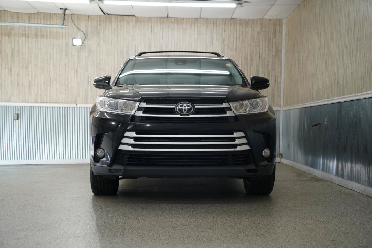 Used 2017 Toyota Highlander XLE AWD/4WD image 2