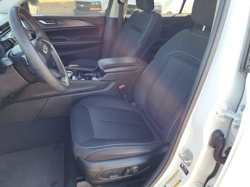 Used 2023 Jeep Grand Cherokee L Laredo RWD image 11