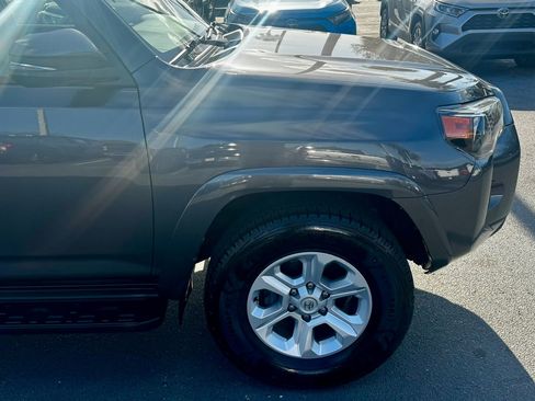 Used 2022 Toyota 4Runner SR5 Premium image 4