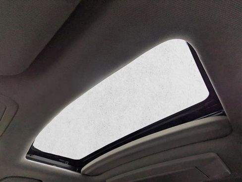 Used 2016 Honda Odyssey Touring Elite image 17