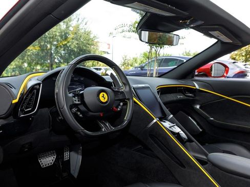 Used 2025 Ferrari Roma Spider RWD image 9