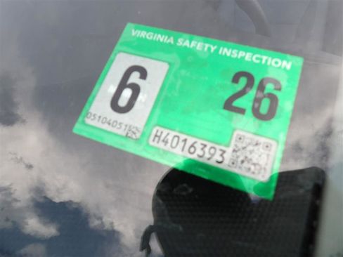 Used 2018 Volkswagen Tiguan S image 22