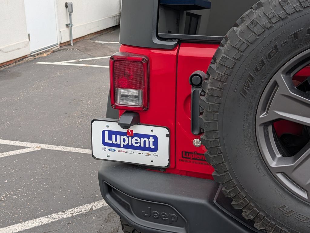 Used 2017 Jeep Wrangler Unlimited Rubicon AWD/4WD image 6