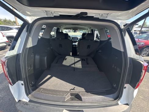 Used 2021 GMC Acadia SLE w/ Driver Convenience Package FWD image 25