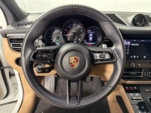 Certified 2024 Porsche Macan AWD/4WD image 11