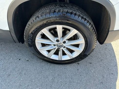 Used 2017 Volkswagen Tiguan Limited w/ Premium Package AWD/4WD image 11