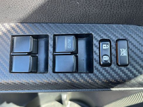 Used 2013 Toyota RAV4 LE AWD/4WD image 6