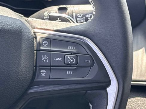 Used 2025 Jeep Grand Cherokee Altitude AWD/4WD image 24