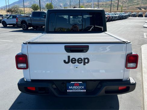 Used 2024 Jeep Gladiator Sport AWD/4WD image 9