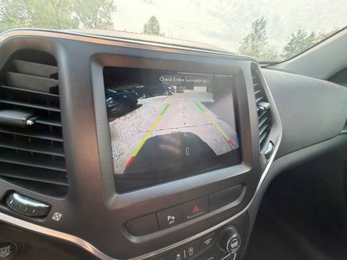 Used 2019 Jeep Cherokee Trailhawk AWD/4WD image 21