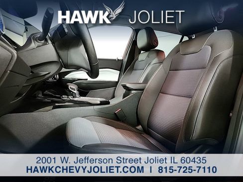 Used 2025 Chevrolet Trax LT w/ LT Convenience Package FWD image 11