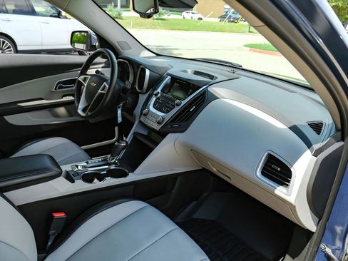 Used 2017 Chevrolet Equinox Premier w/ Enhanced Convenience Package AWD/4WD image 17
