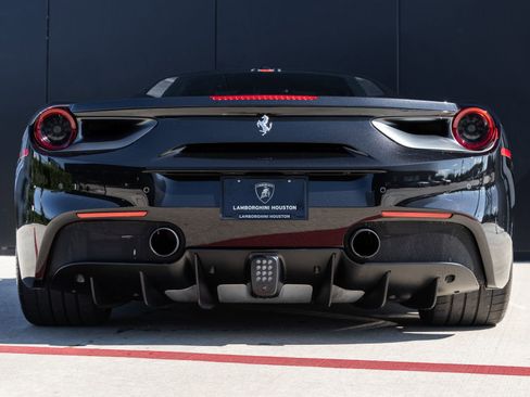 Used 2017 Ferrari 488 GTB RWD image 7