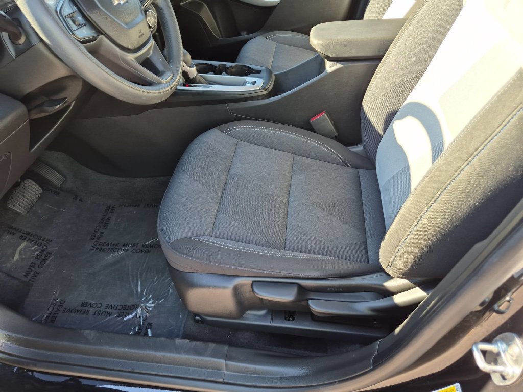 Used 2025 Chevrolet Trax LS FWD image 23