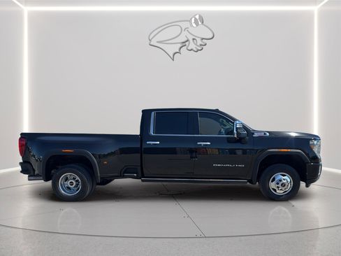 Used 2022 GMC Sierra 3500 Denali AWD/4WD image 6