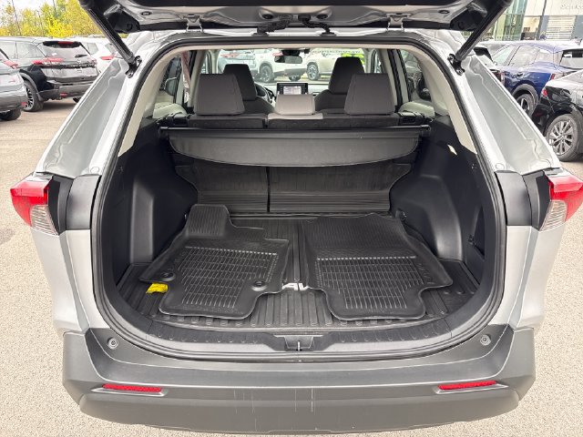 Used 2022 Toyota RAV4 XLE w/ Convenience Package FWD image 9