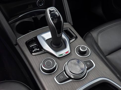 Used 2022 Alfa Romeo Stelvio Ti image 20