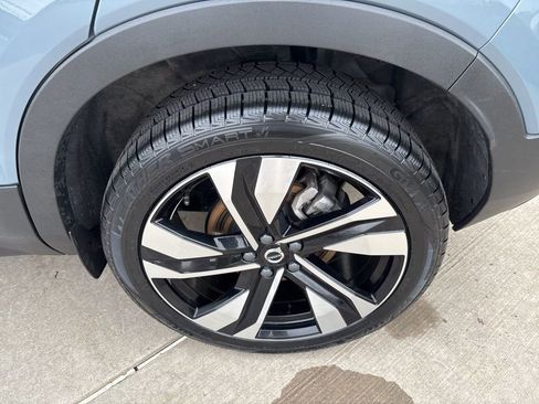 Certified 2023 Volvo XC40 B5 Plus w/ Driver Assist Package AWD/4WD image 16