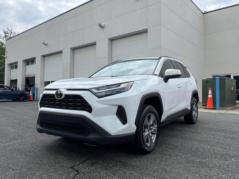 Used 2025 Toyota RAV4 XLE AWD/4WD image 32