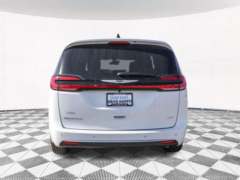 New 2026 Chrysler Pacifica Select image 11