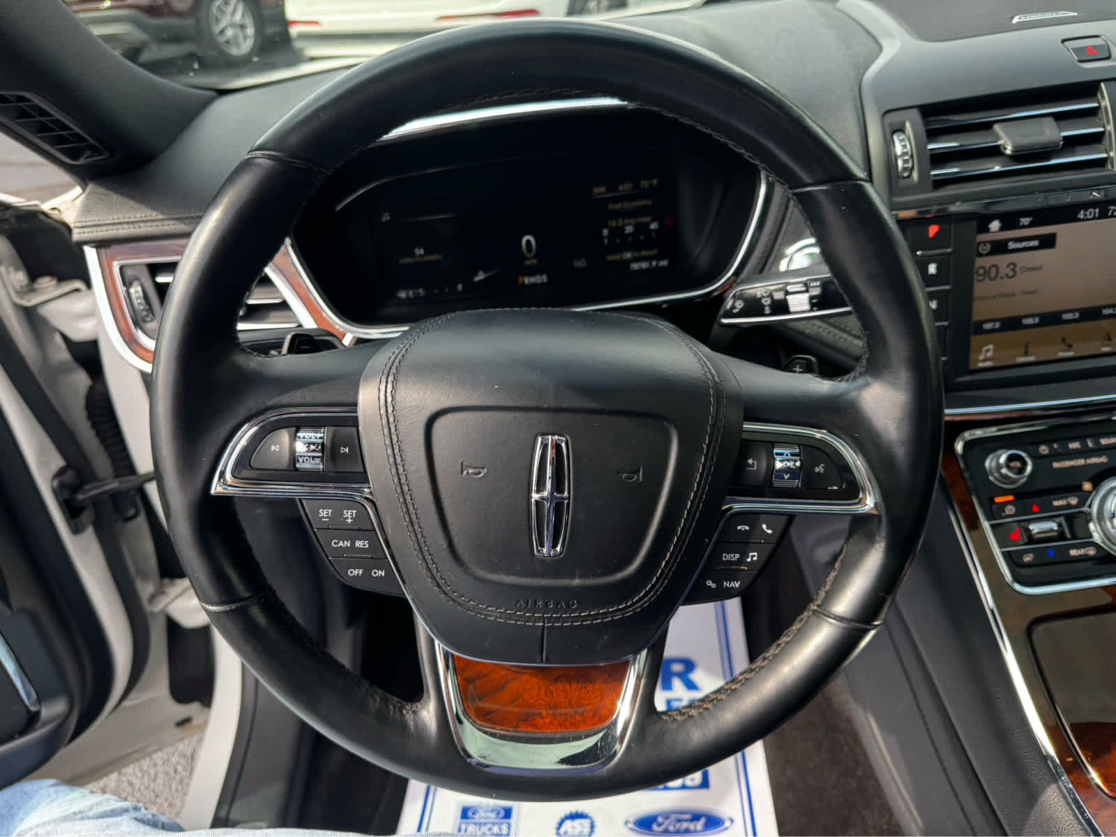 Used 2017 Lincoln Continental Select w/ Climate Package AWD/4WD image 23