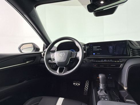 Used 2025 Toyota Camry SE w/ Multimedia Upgrade Package image 27