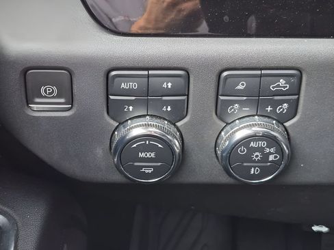 Used 2023 GMC Sierra 1500 SLT AWD/4WD image 19