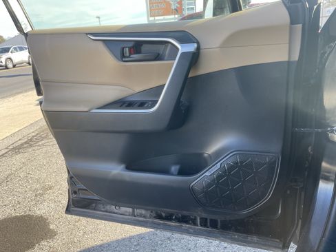Used 2019 Toyota RAV4 LE image 15