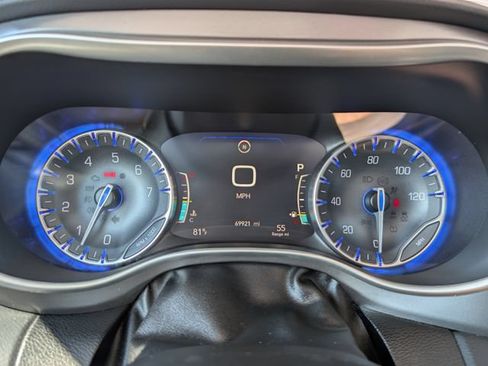 Used 2023 Chrysler Pacifica Touring-L FWD image 24
