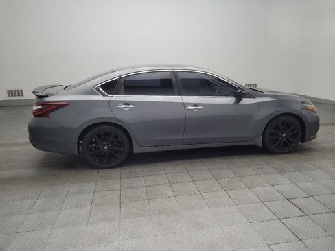 Used 2017 Nissan Altima 2.5 SR w/ Midnight Edition Package FWD image 10
