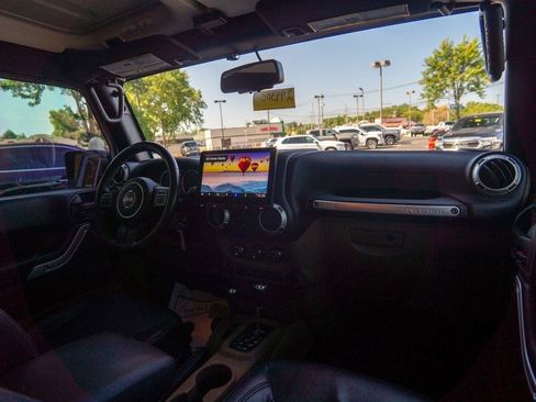 Used 2016 Jeep Wrangler Unlimited Sahara w/ Connectivity Group AWD/4WD image 14