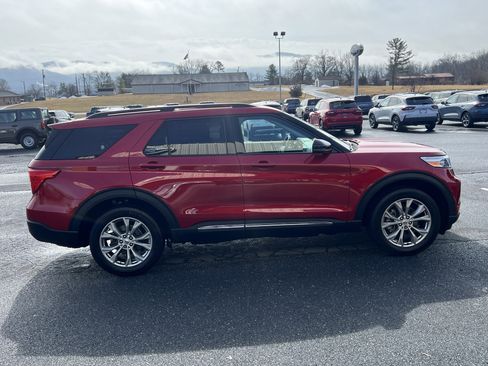 Used 2023 Ford Explorer XLT w/ Equipment Group 202A image 6