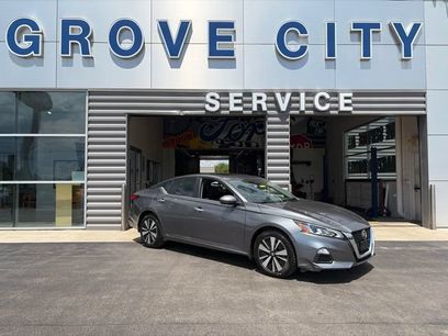Used 2022 Nissan Altima 2.5 SV w/ SV Premium Package