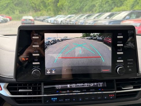 Used 2022 Toyota Sienna Limited AWD/4WD image 16