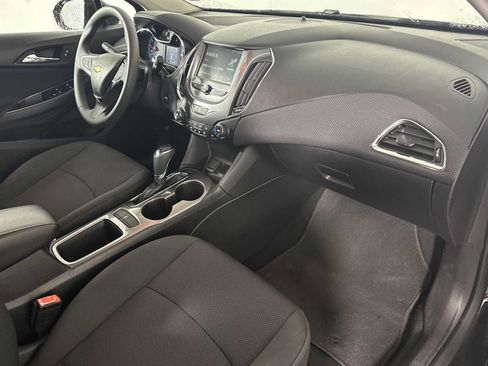 Used 2017 Chevrolet Cruze LT w/ Convenience Package FWD image 16