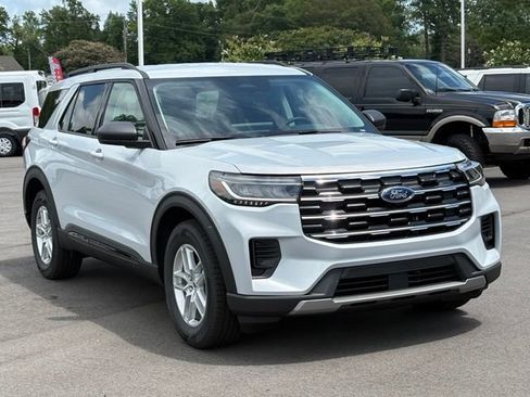 New 2026 Ford Explorer Active RWD image 7